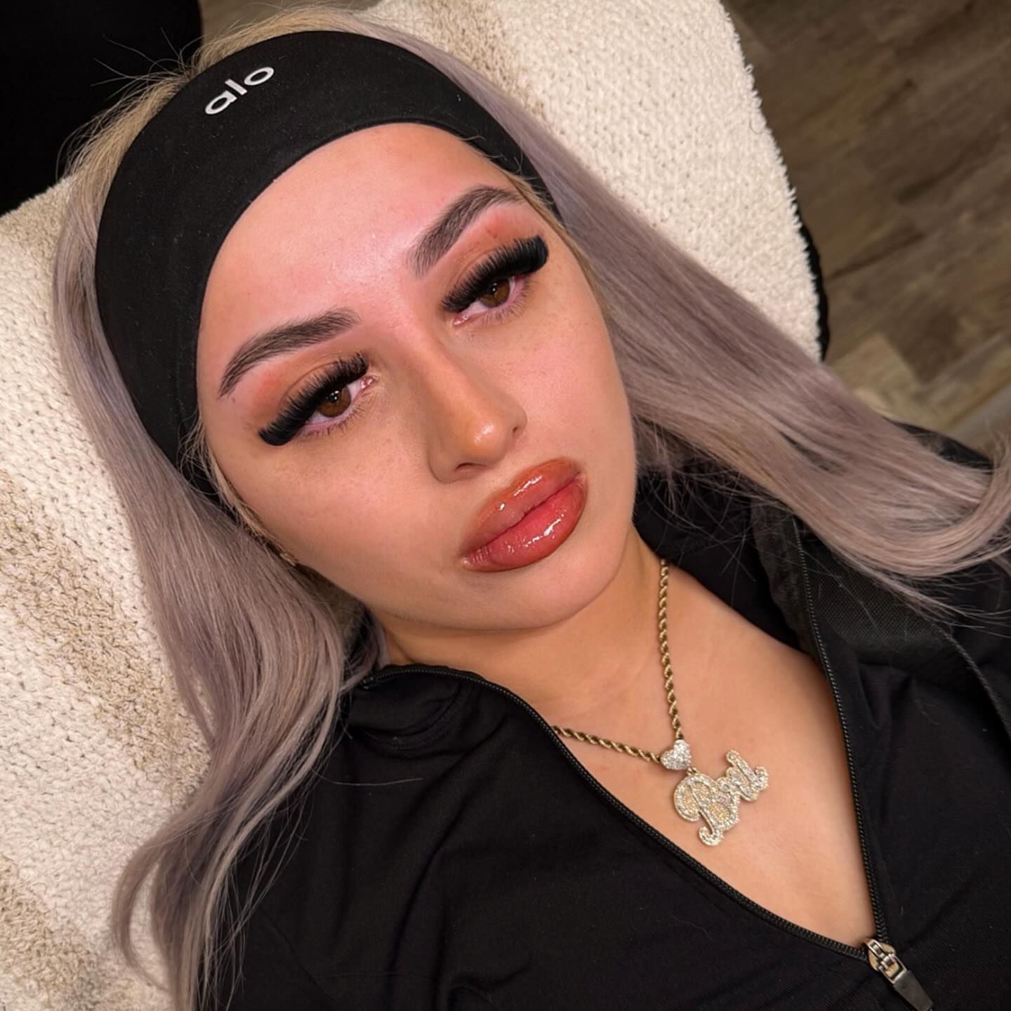 Volume set with shaped brows and a headband